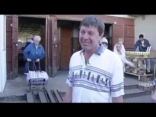 Женщина с тележкой
