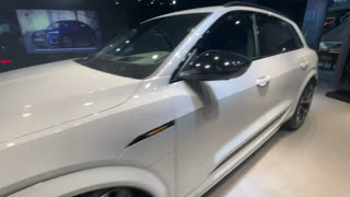 АУДИ RS4 и ETRON В ЗАКРЫТОМ САЛОНЕ