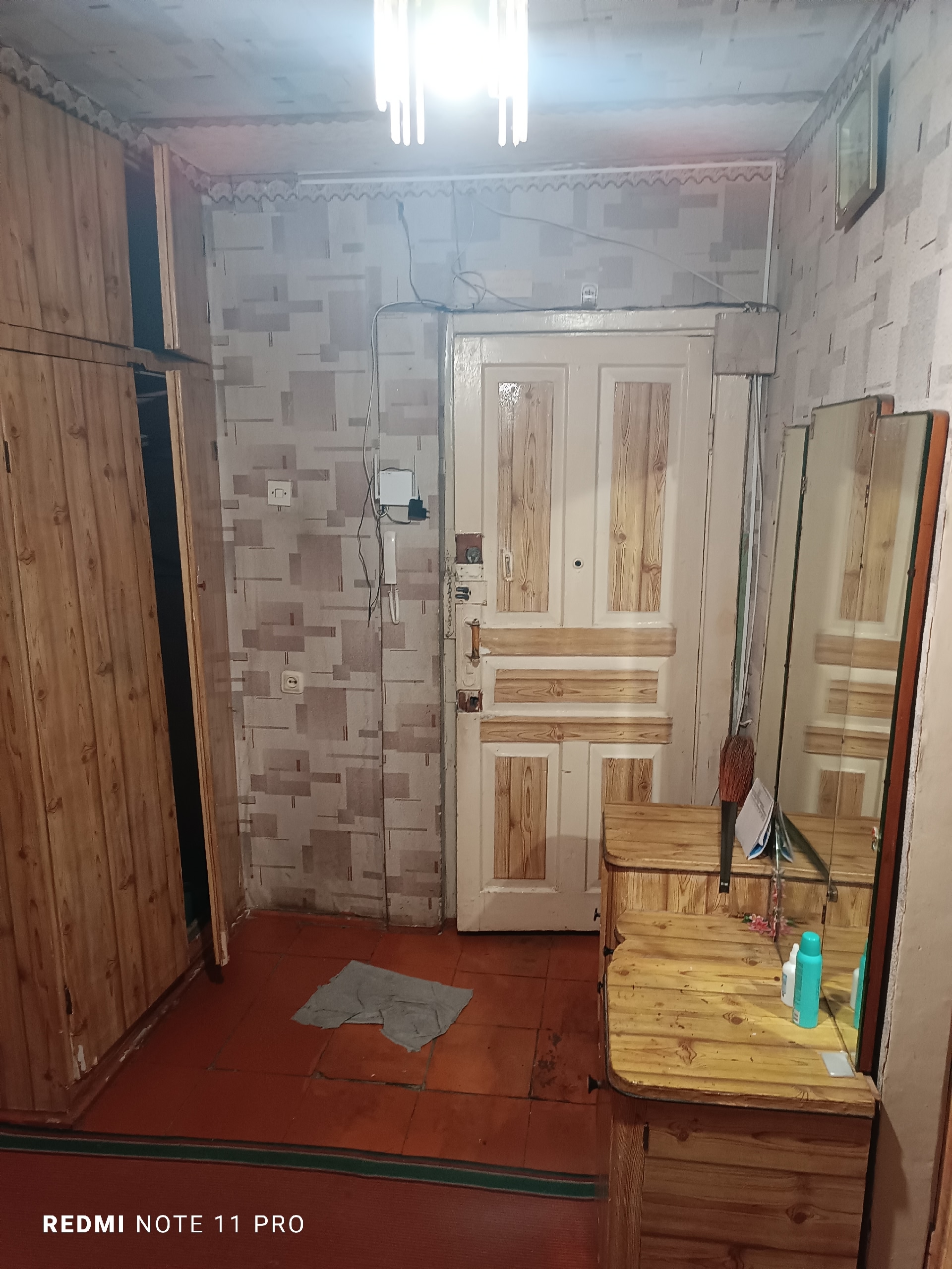 ‼️‼️ Продам 3х комнатную квартиру Кв.50лет Октября,62кв.м,1/5 этаж Пристроена застеклённая лоджия с кладовкой и погребом.Узаконена. Комнаты изолированные. Инфраструктура развита:садики,школы,магазины,рынок, остановки транспорта -всё в шаговой доступности.Квартире принадлежит ячейка в подвале. Документы РФ, до...